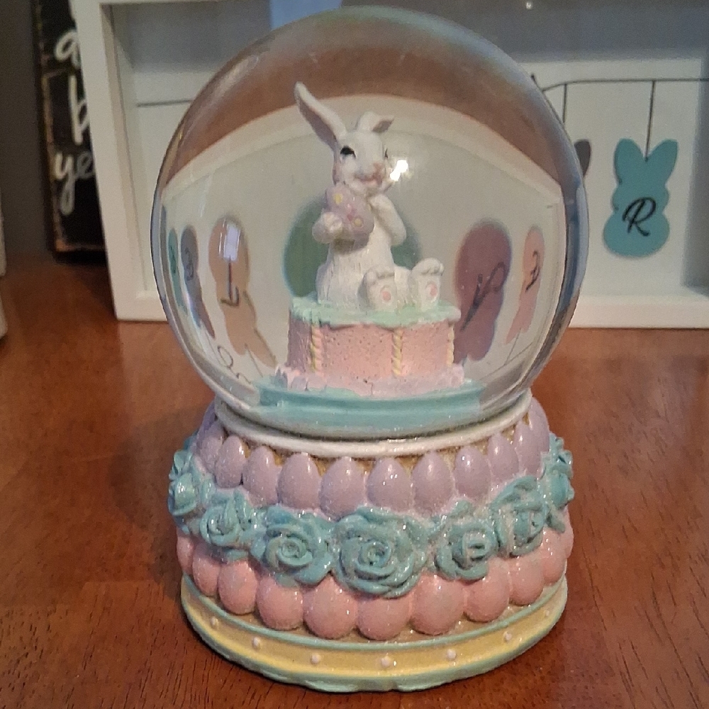 Cracker Barrel Pastel Bunny Snow Globe